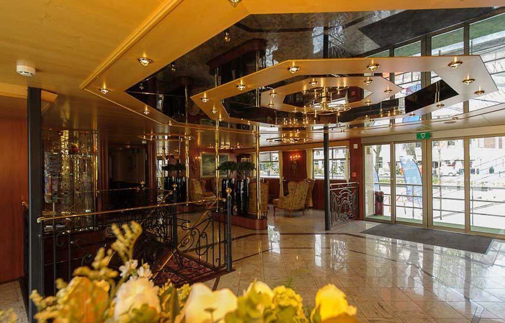 Knm Ms Switzerland I - Dusseldorf Hotel Kültér fotó