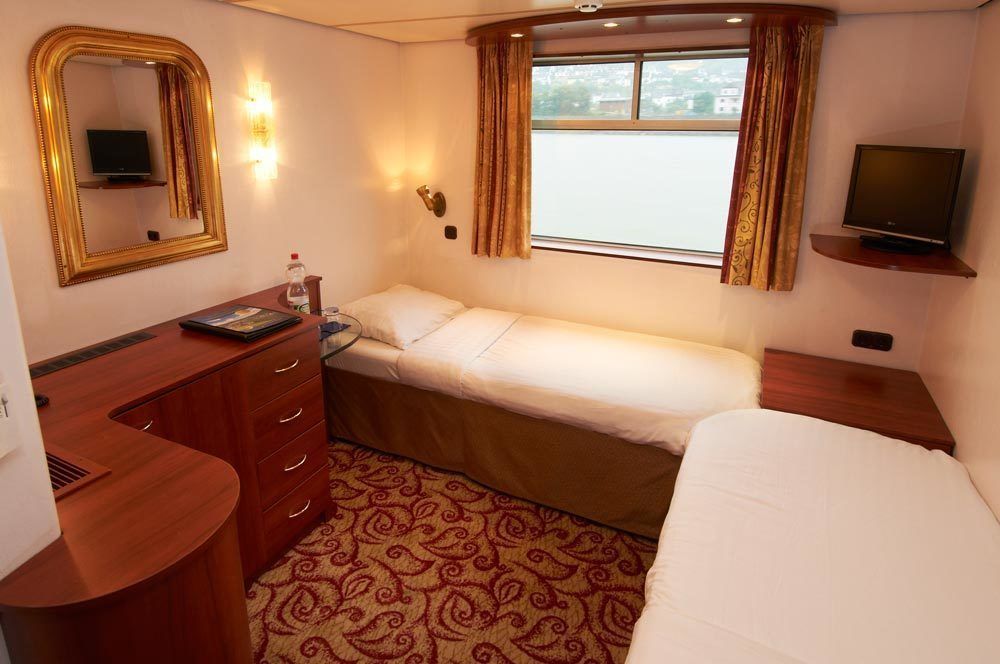 Knm Ms Switzerland I - Dusseldorf Hotel Kültér fotó
