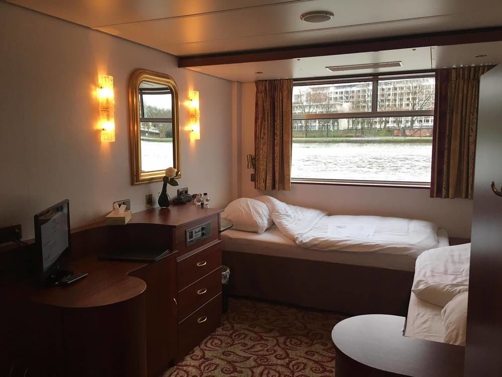 Knm Ms Switzerland I - Dusseldorf Hotel Kültér fotó