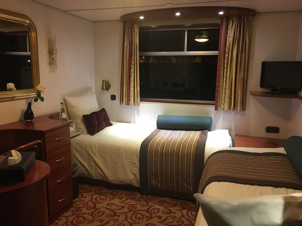 Knm Ms Switzerland I - Dusseldorf Hotel Kültér fotó