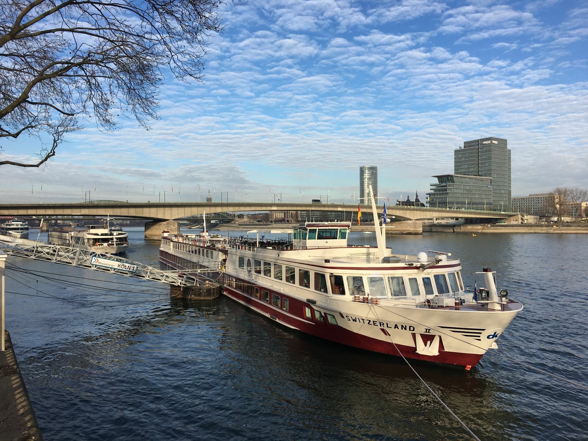 Knm Ms Switzerland I - Dusseldorf Hotel Kültér fotó